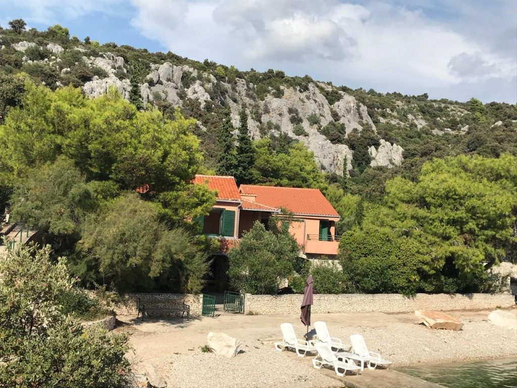 Trogir melletti tengerparti ház eladó